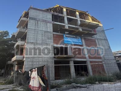Nuevo edificio en construcci&oacute;n en el centro de Sofia.
